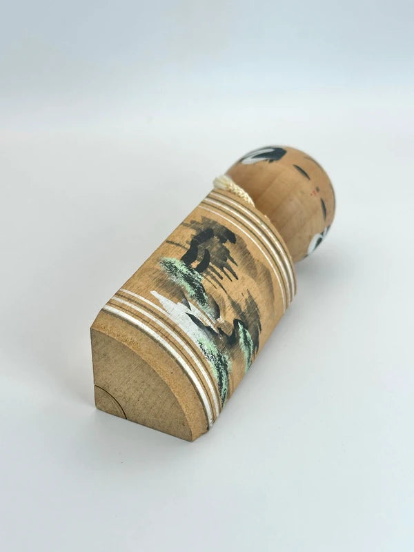 K15065 - Vintage omiyage kokeshi doll