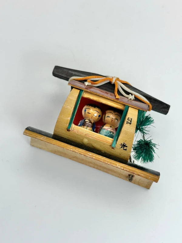 FT138 - Nikko omiyage folk craft kokeshi Kago 日光