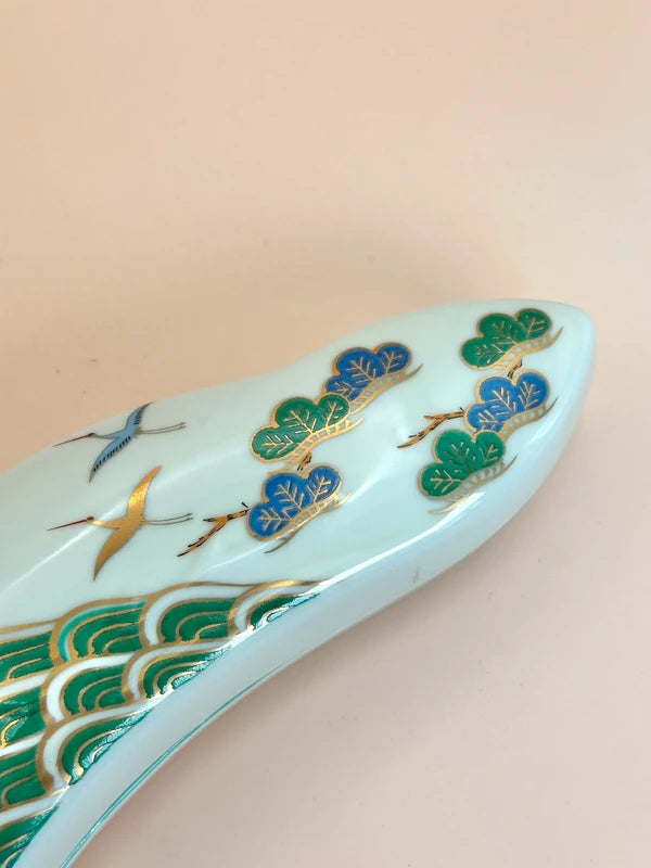 TB06 - Kiyomizu-yaki Bean Pod-Shaped Lidded Container
