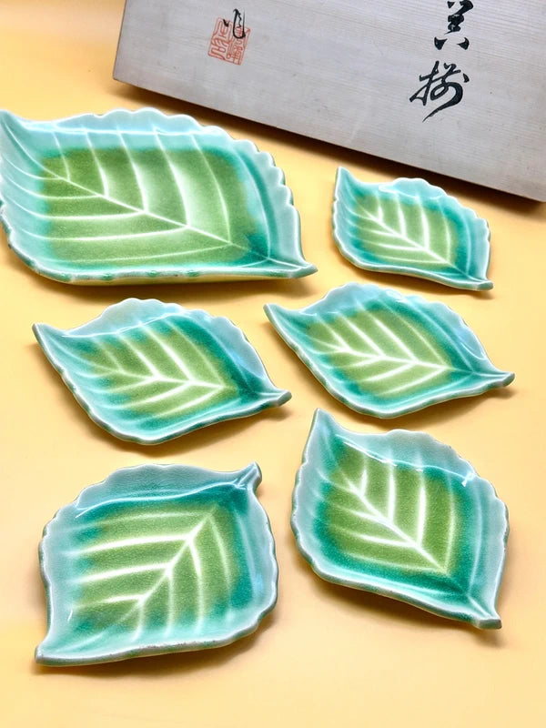 TB17 - Vintage leaf-shaped Oribe-yaki dishes