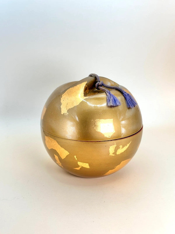TB35 - Vintage Japan Lacquerware Box in Gold