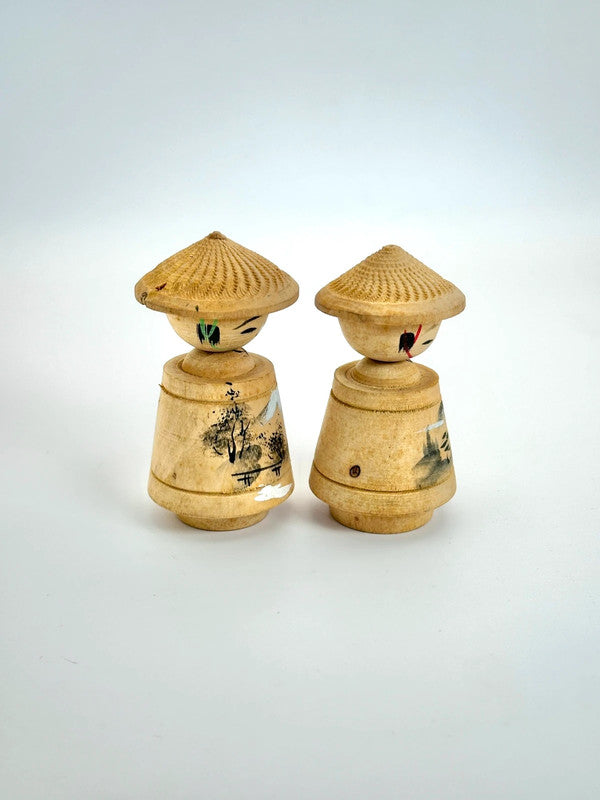 Une paire de kokeshi omiayge vintage
