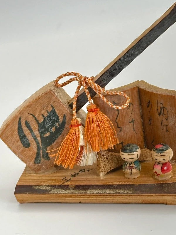FT91 - Vintage folktoy of shamisen and kokeshi