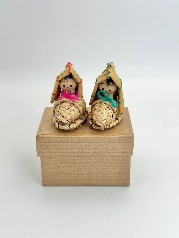 FT54 - Omiyage onsen souvenir straw boot doll