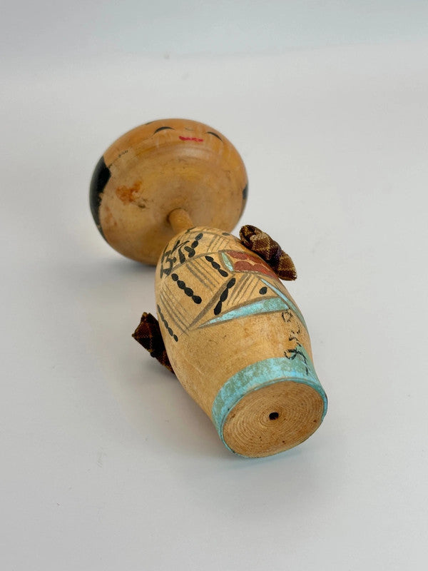 K10085 - Vintage omiyage kokeshi doll