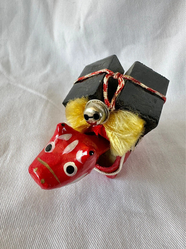 FT47 - Folk toy Akabeko cow in red