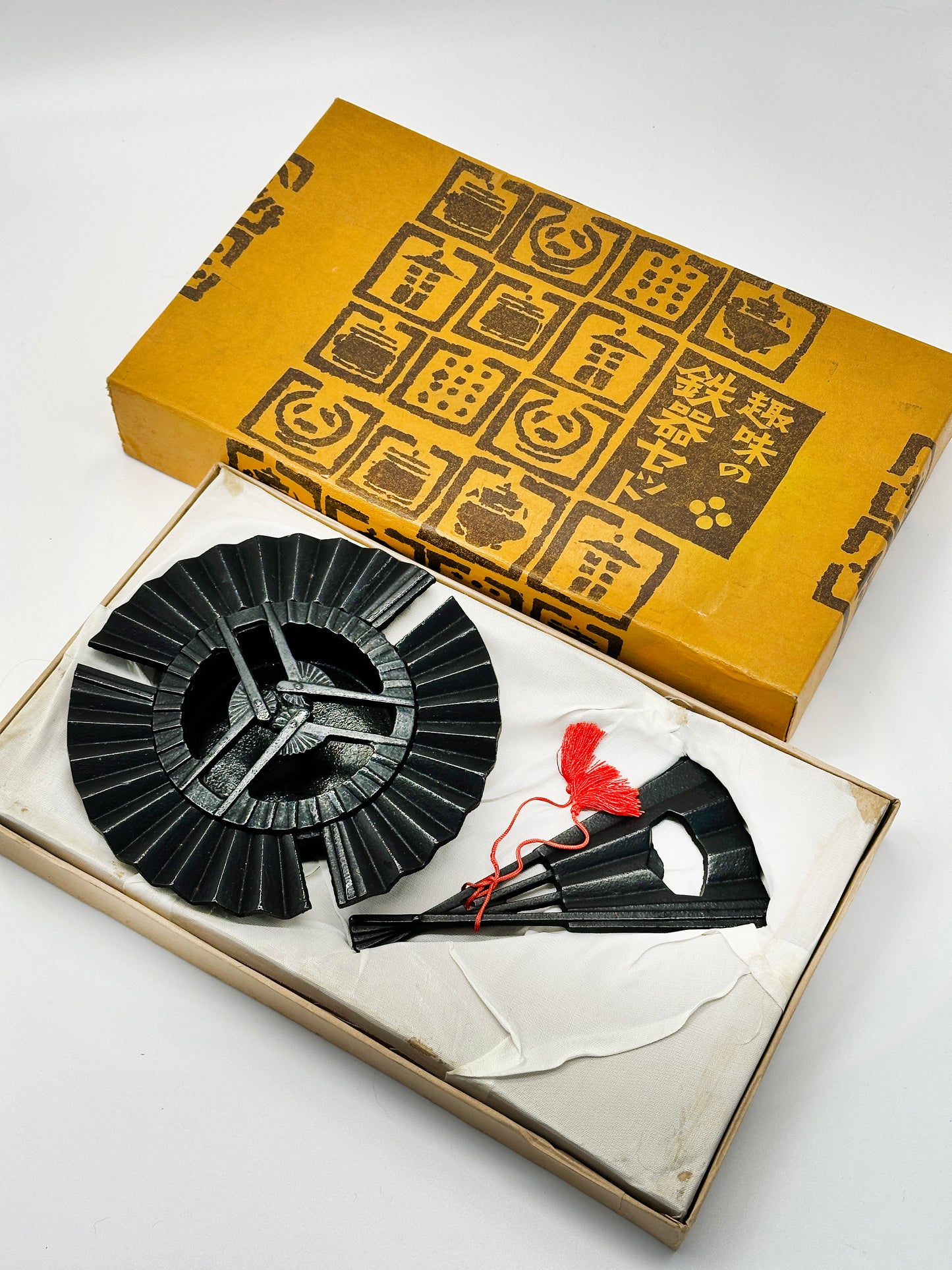 TB49 - Japanese Cast Iron Ashtray & Bottle Opener Set 南部鉄器