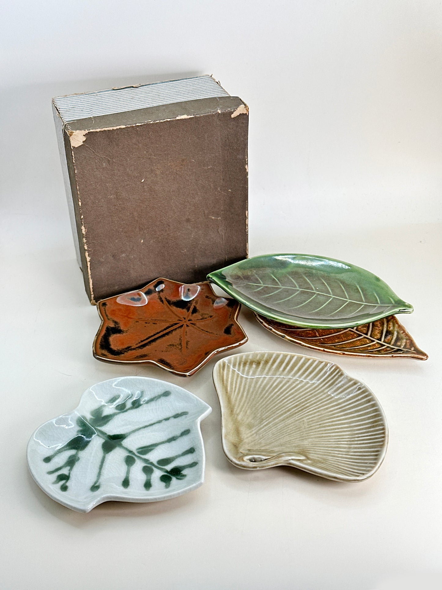TB209 - Ensemble de petites assiettes par Tachikichi たち吉