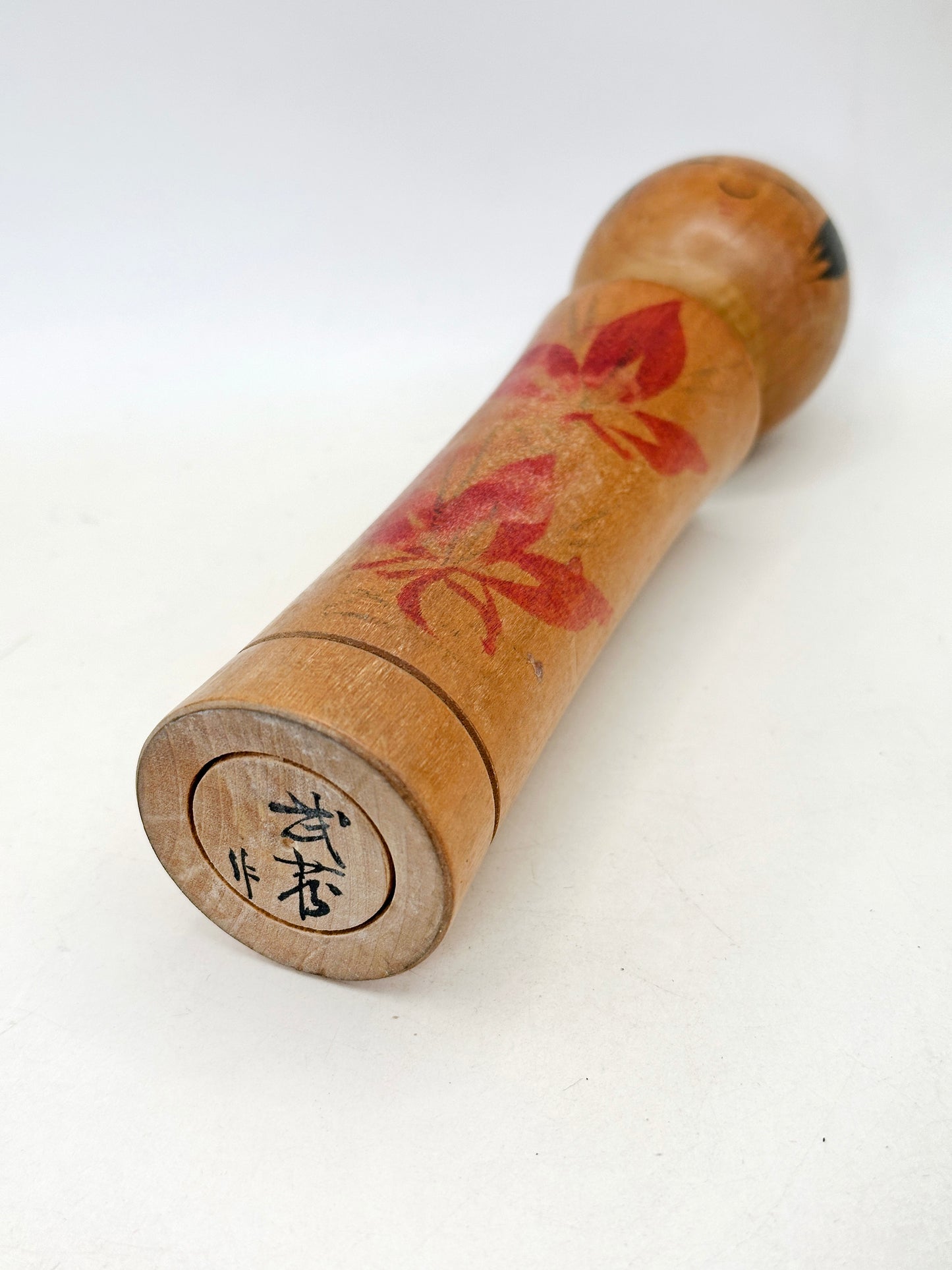 K18147 - Naruko kokeshi by Takahashi Takezo 高橋武蔵