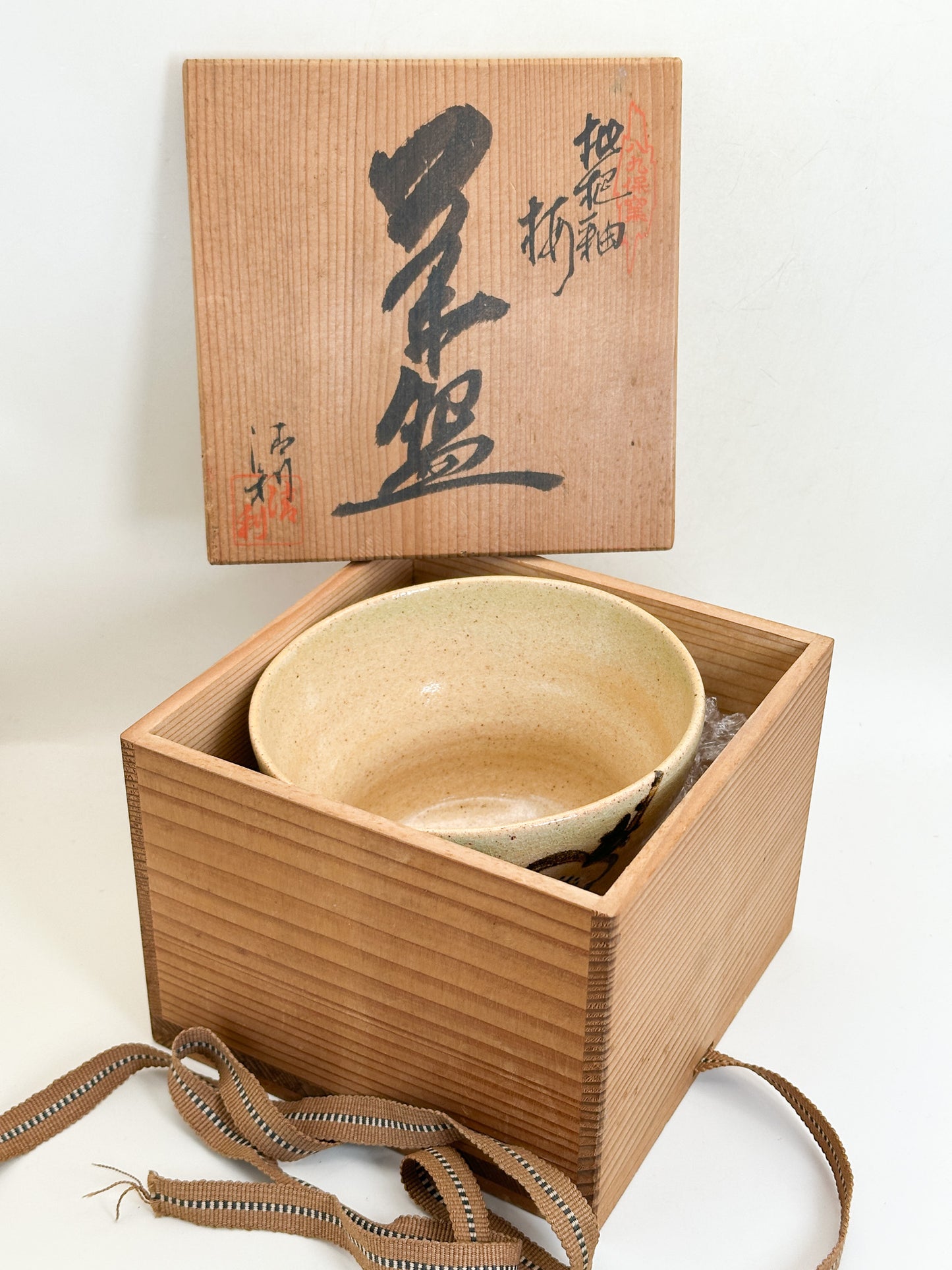 TC125 - Mino-yaki chawan by Soga Hakuan 曽我伯庵