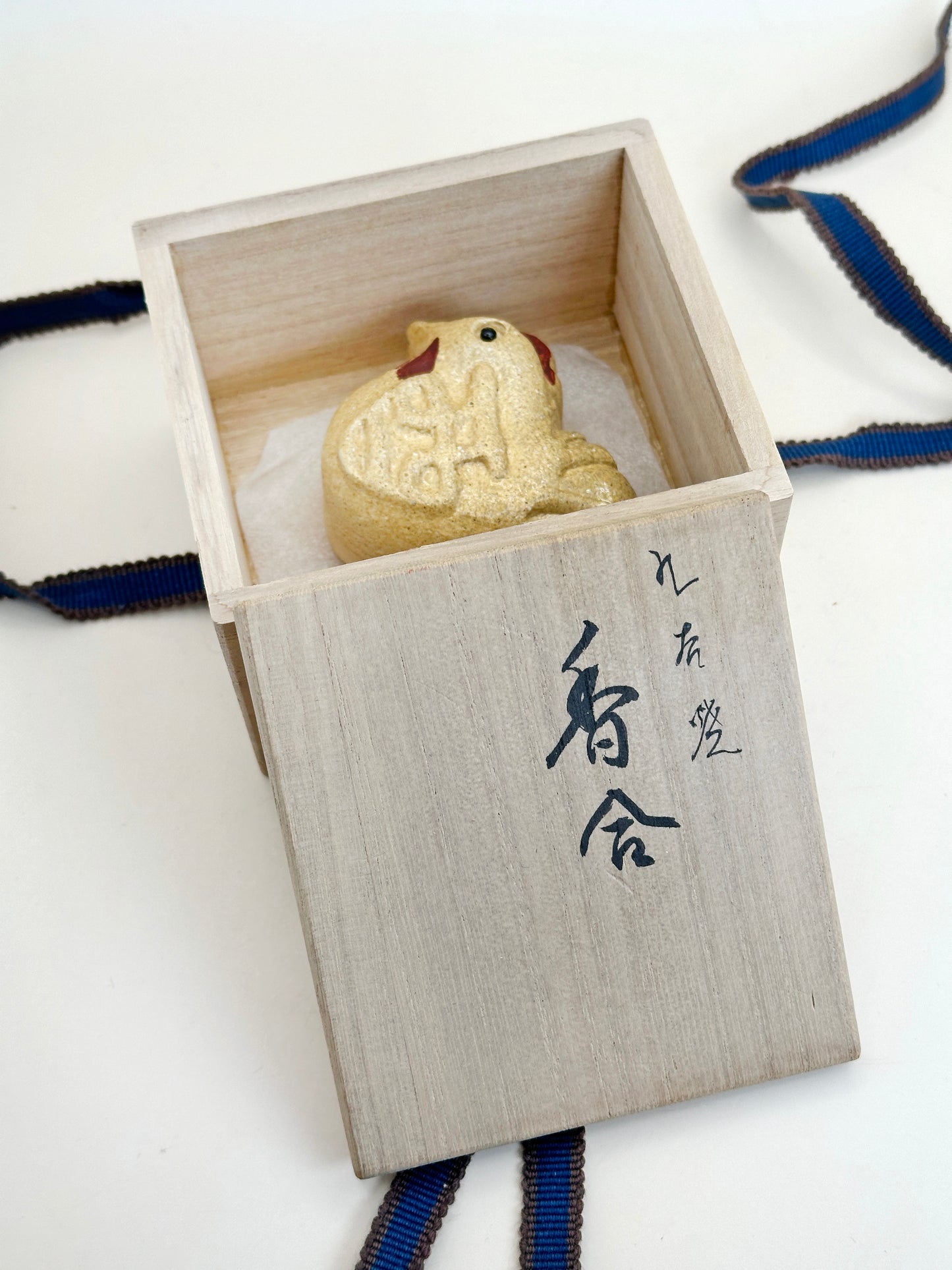 TB101 - Kutani-yaki Incense box by Takashi Kitamura 北村隆