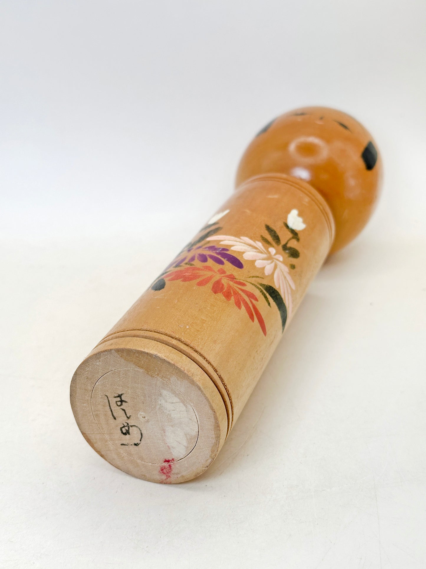 K25156 - Sōsaku Kokeshi de Takahashi Hashime 髙橋はしめ