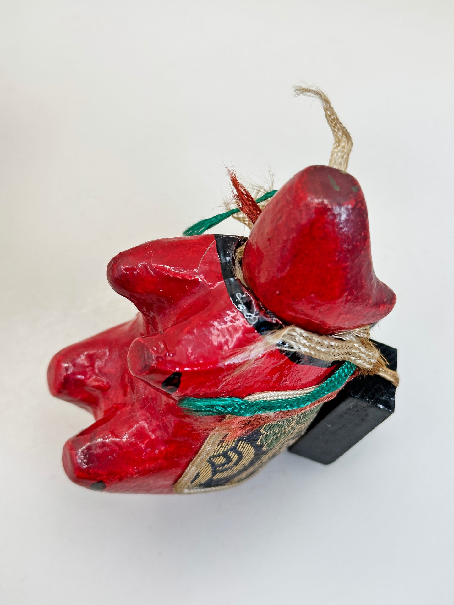 FT297 - Hariko Akabeko – Red Cow Paper Mache 赤べこ