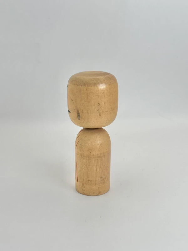 K10104 - Vintage sosaku kokeshi doll