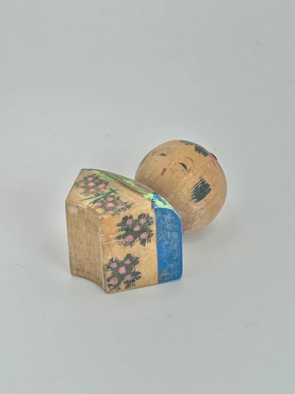 K05023 - Vintage mini omiyage kokeshi