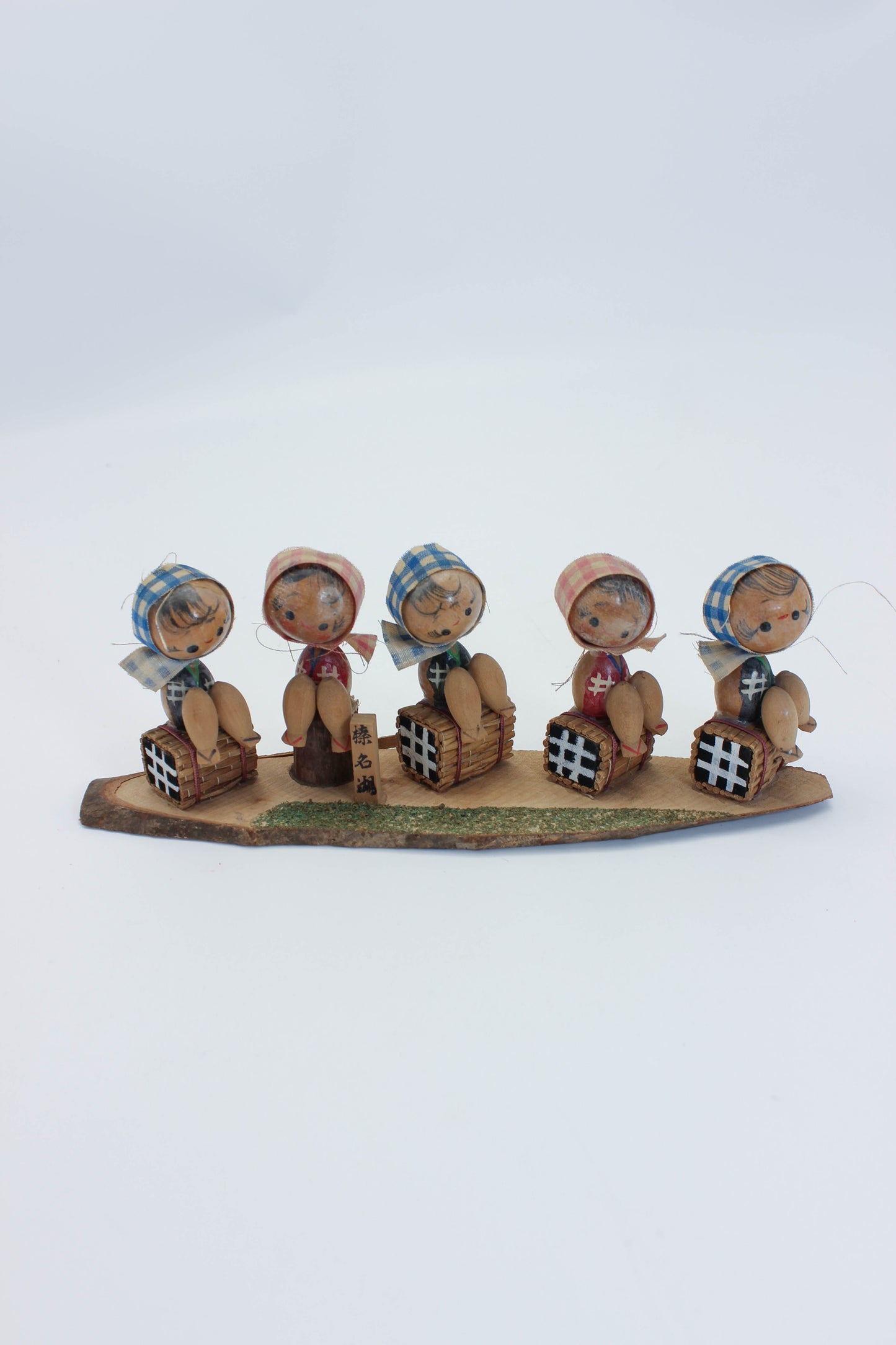 K20162 - Omiyage Kokeshi from Lake Haruna 榛名湖