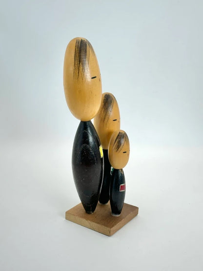 K18084 - Vintage Kokeshi Family Figurine Nara