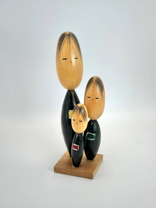 K18084 - Vintage Kokeshi Family Figurine Nara
