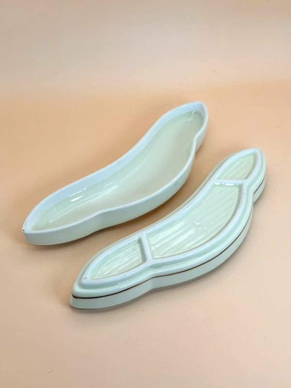 TB06 - Kiyomizu-yaki Bean Pod-Shaped Lidded Container