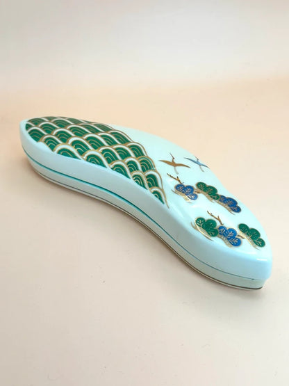 TB06 - Kiyomizu-yaki Bean Pod-Shaped Lidded Container