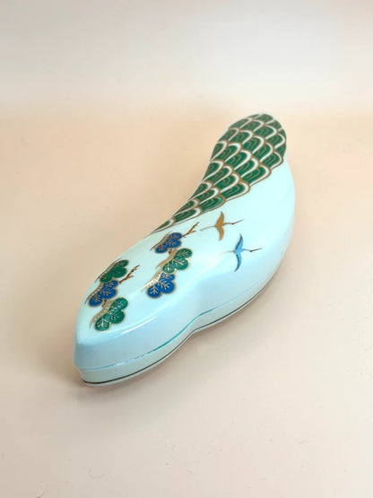 TB06 - Kiyomizu-yaki Bean Pod-Shaped Lidded Container