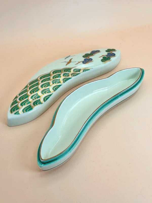 TB06 - Kiyomizu-yaki Bean Pod-Shaped Lidded Container