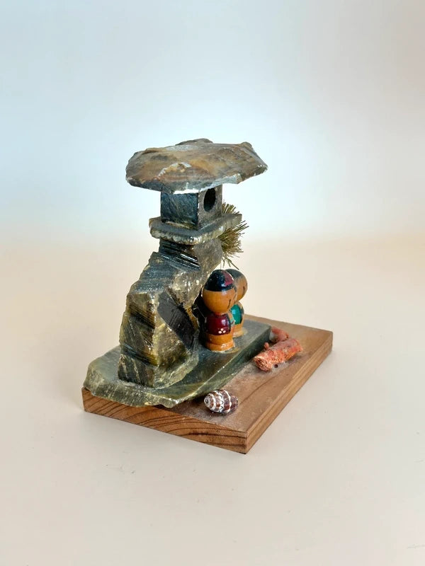 FT174 - Vintage stone omiyage kokeshi Okutama 奥多摩