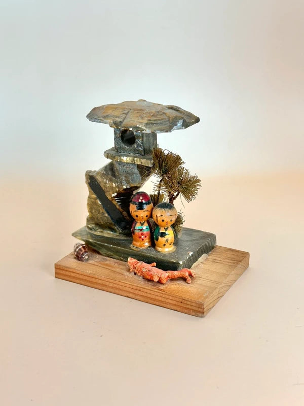 FT174 - Vintage stone omiyage kokeshi Okutama 奥多摩