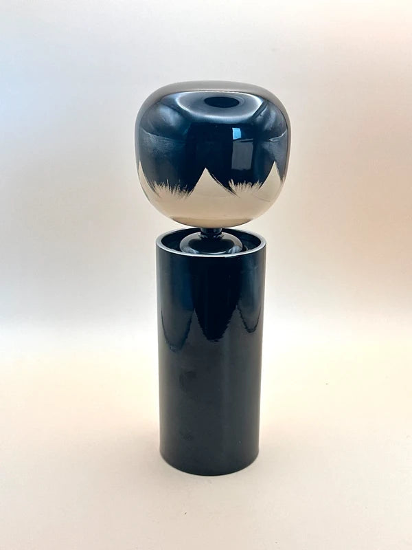 K20045 - Sosaku Lacquer kokeshi by Yanagiyama 塩安漆器工房