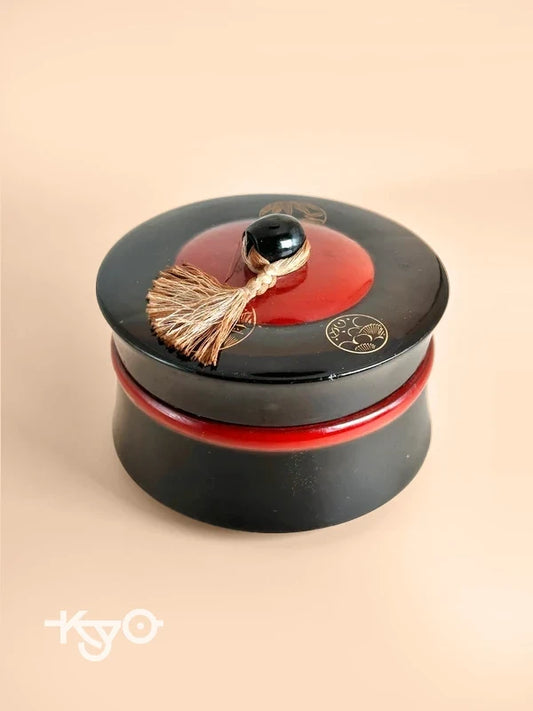 TB15 - Vintage Japanese Lacquerware Container
