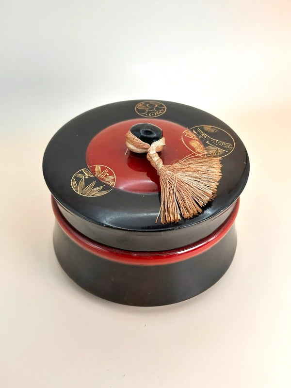 TB15 - Vintage Japanese Lacquerware Container