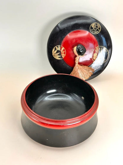 TB15 - Vintage Japanese Lacquerware Container