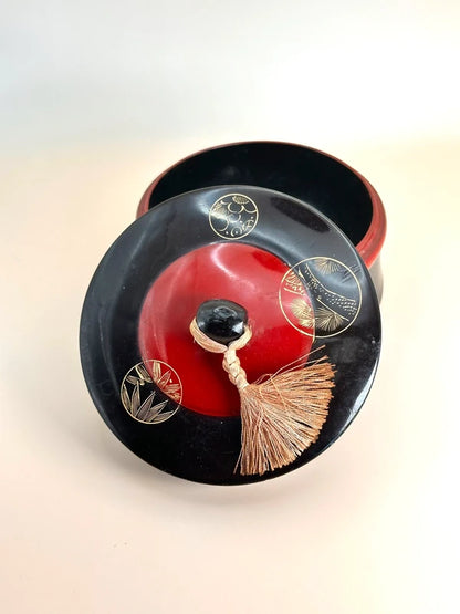 TB15 - Vintage Japanese Lacquerware Container