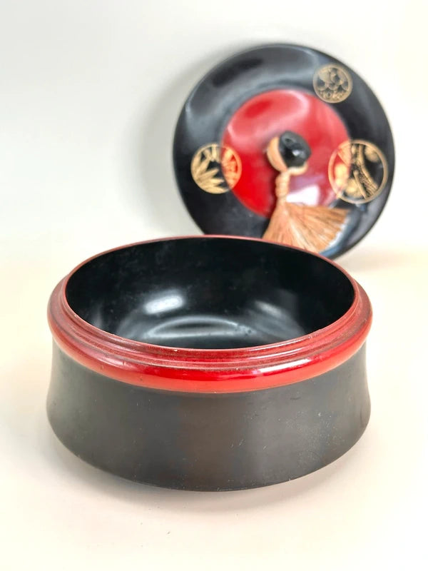 TB15 - Vintage Japanese Lacquerware Container
