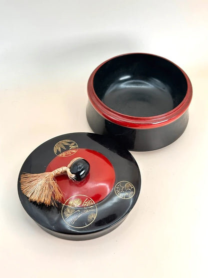TB15 - Vintage Japanese Lacquerware Container