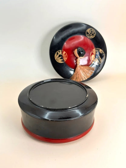 TB15 - Vintage Japanese Lacquerware Container