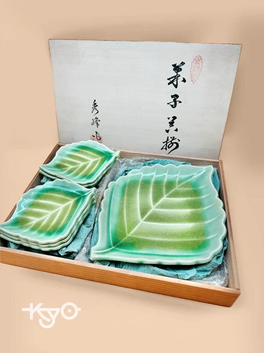 TB17 - Vintage leaf-shaped Oribe-yaki dishes