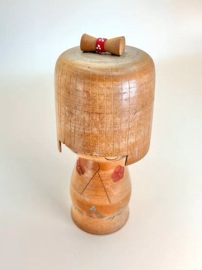 K15083 - Sosaku kokeshi by Ueda Izumi 值田和泉