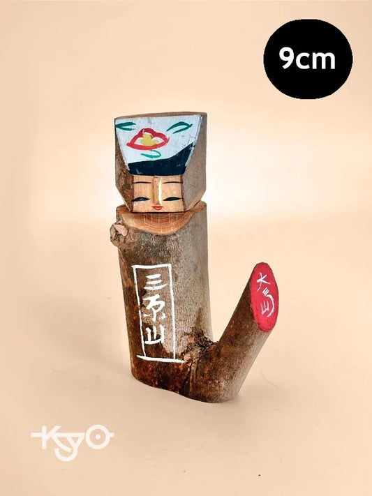 K10129 - Izu Ōshima Anko Kokeshi – Camellia Wood 伊豆大島