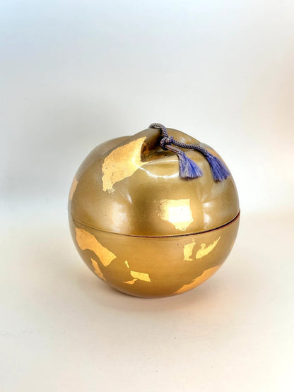 TB35 - Vintage Japan Lacquerware Box in Gold