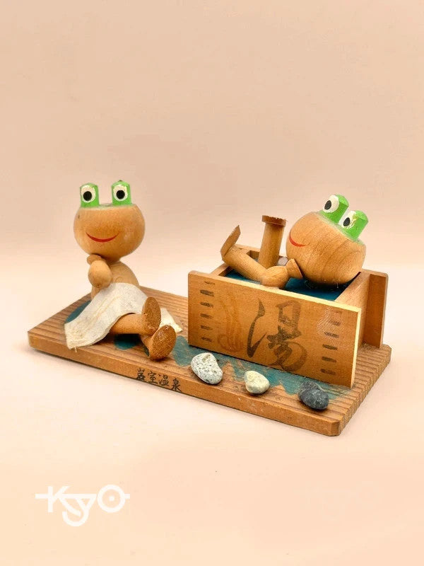 FT29 - Frog in Onsen kokeshi Iwamuro Onsen 岩室温泉