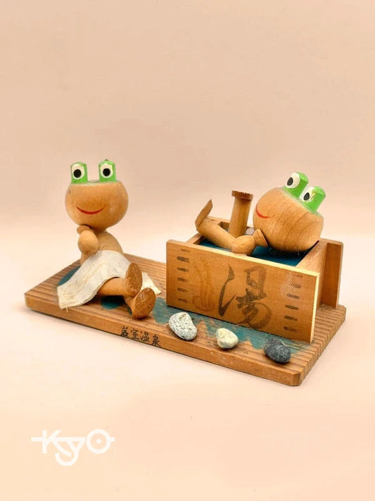 FT29 - Frog in Onsen kokeshi Iwamuro Onsen 岩室温泉