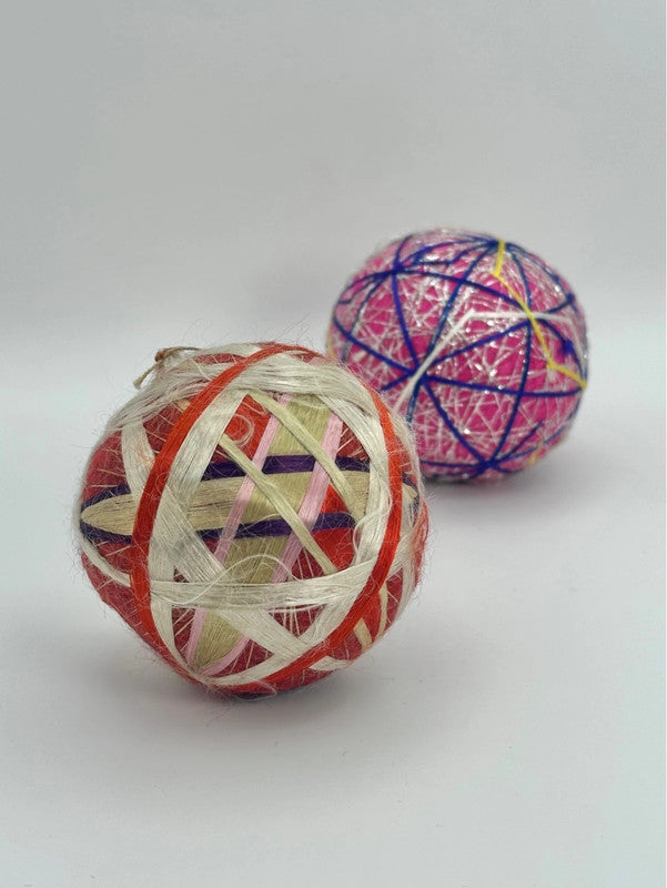 FT52 - Two vintage temari balls from Japan