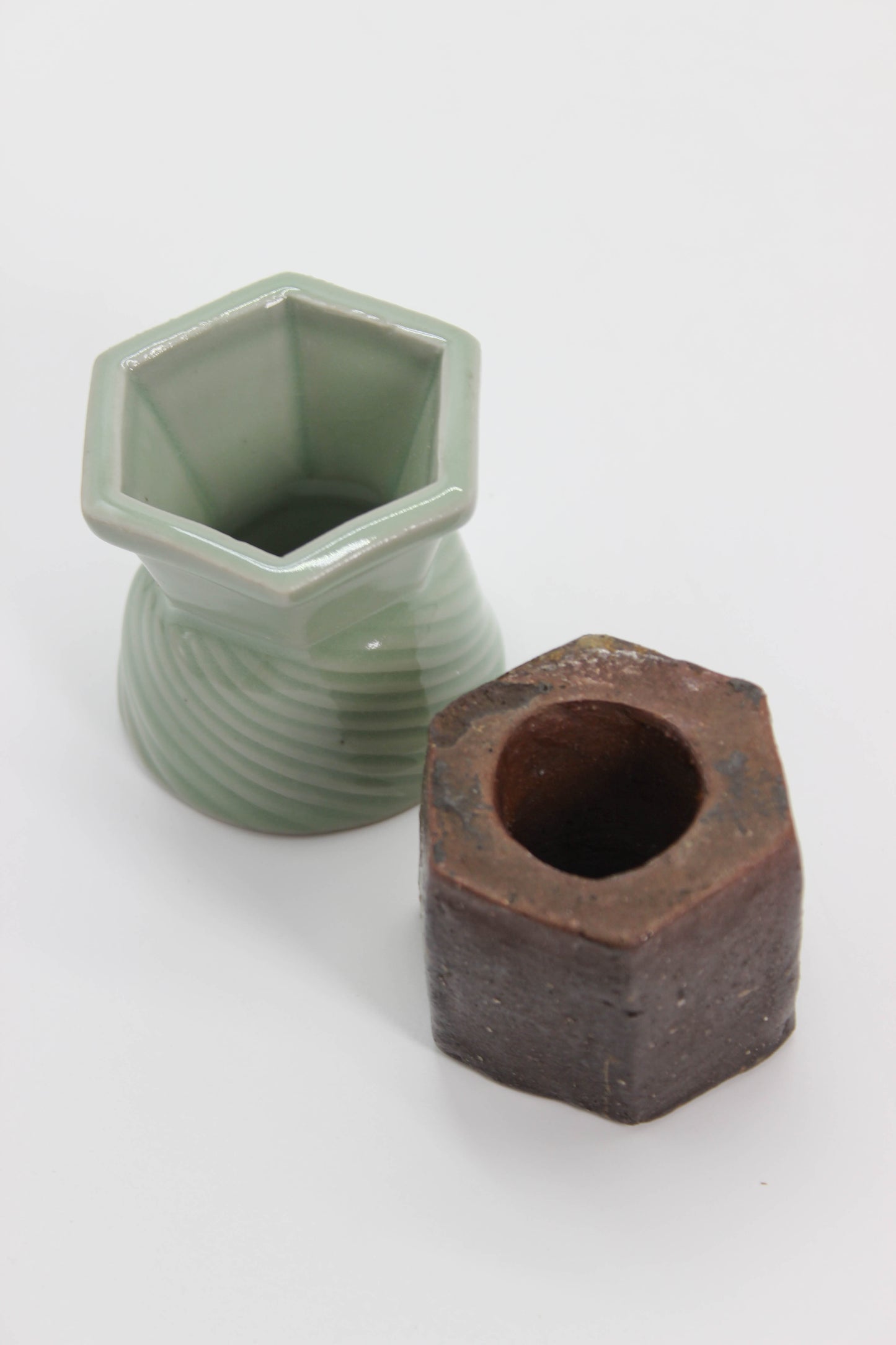 TC117 - Set of Futaoki Celadon Bizen蓋置