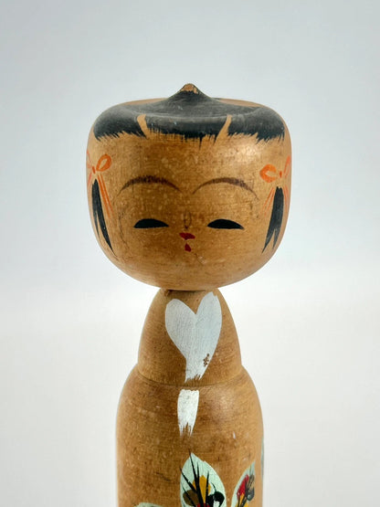 Poupée kokeshi vintage en kakis