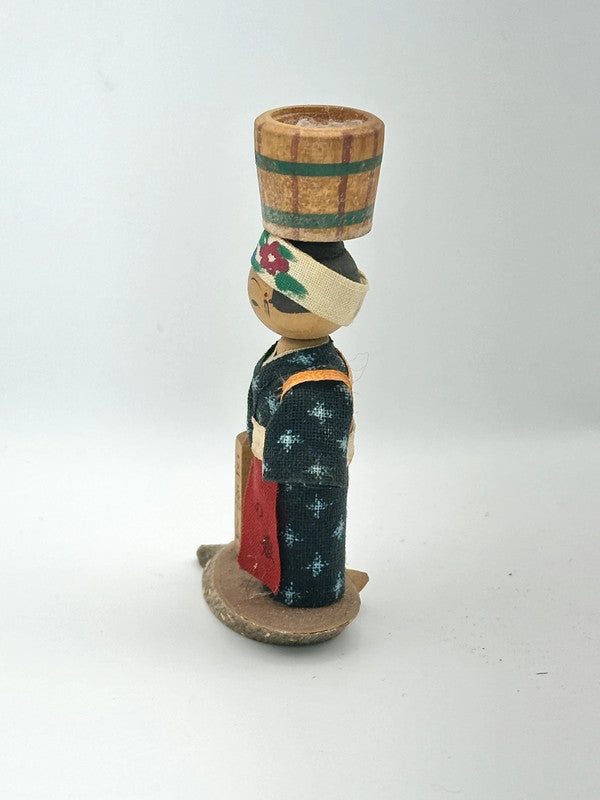 Poupée kokeshi japonaise souvenir d'Onsen