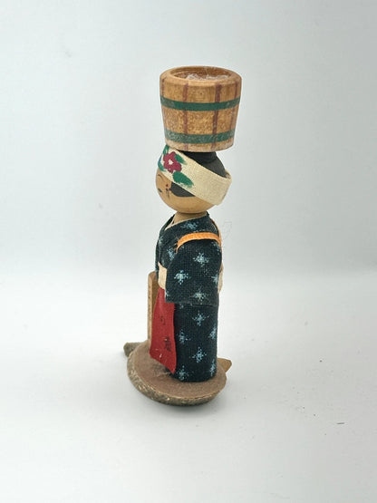 Poupée kokeshi japonaise souvenir d'Onsen