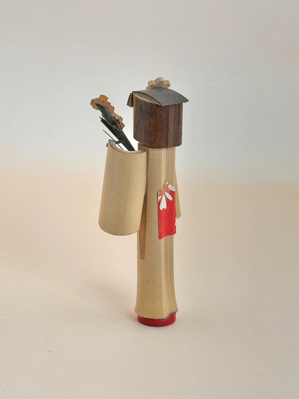 Poupée kokeshi en bambou, artisanat populaire