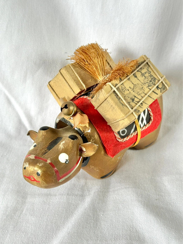 FT46 - Folk toy Akabeko cow in gold