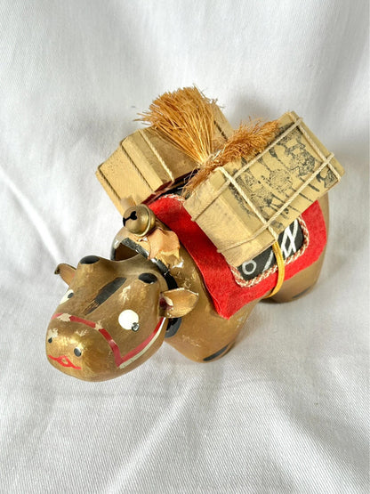 FT46 - Folk toy Akabeko cow in gold